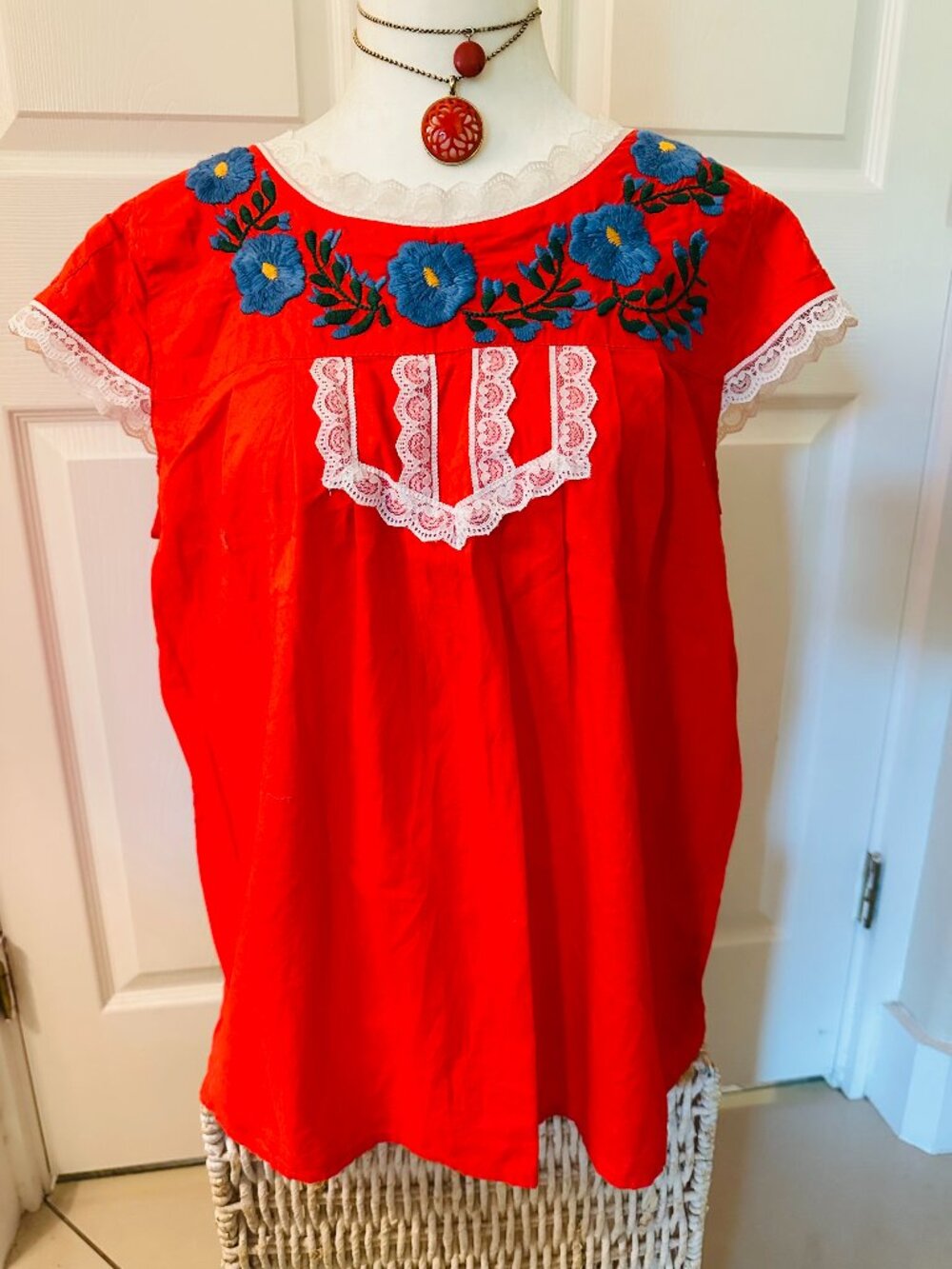 VTG Target Tracy Feith Embroidered Floral Boho Lace Trim Top Red Medium